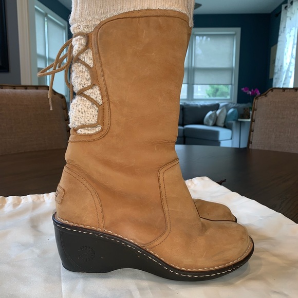 Woman’s Ugg Boots - Picture 3 of 7